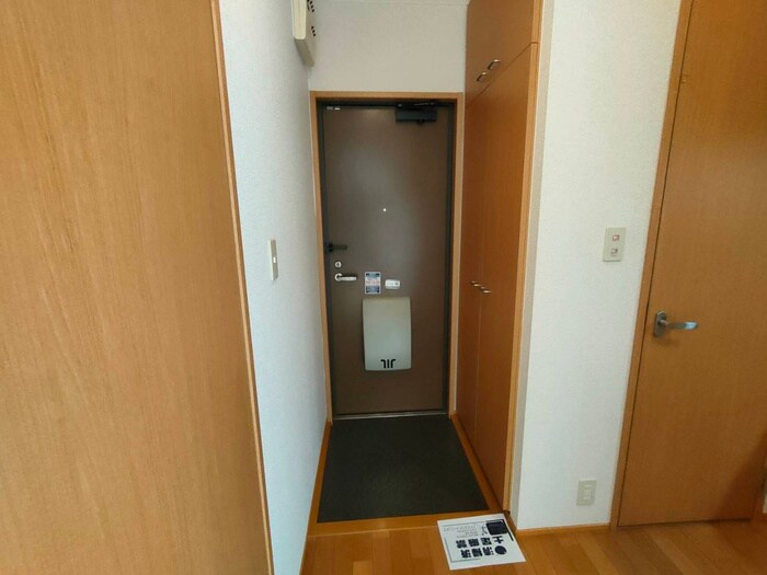 物件内観写真14　(玄関)