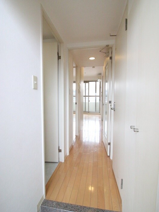 物件内観写真7　(玄関)