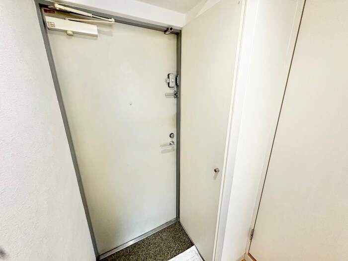 物件内観写真8　(玄関)