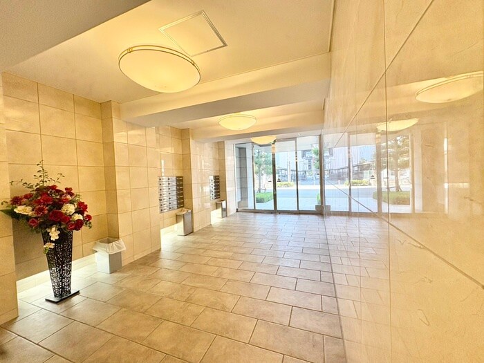 物件外観写真3　(エントランス部分)