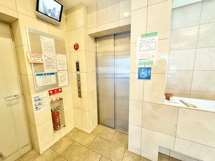 物件外観写真4　(エントランス部分)