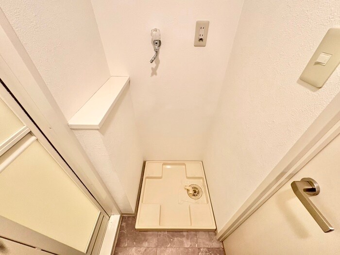 物件内観写真11　(洗濯機置場)