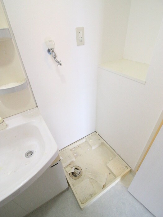 物件内観写真12　(洗濯機置場)