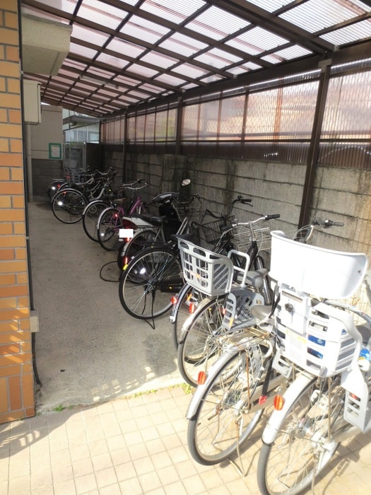 物件外観写真2　(駐輪場)