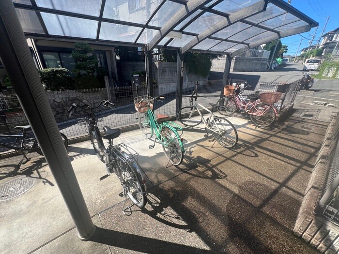 物件外観写真3　(駐輪場)