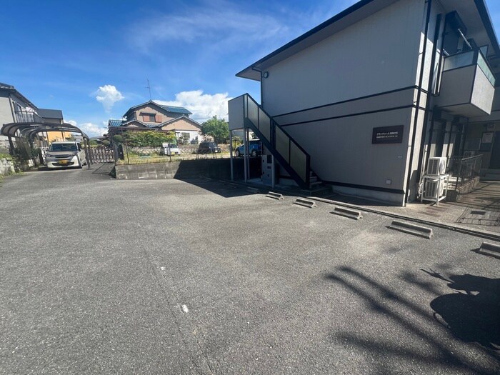 物件外観写真4　(駐車場)