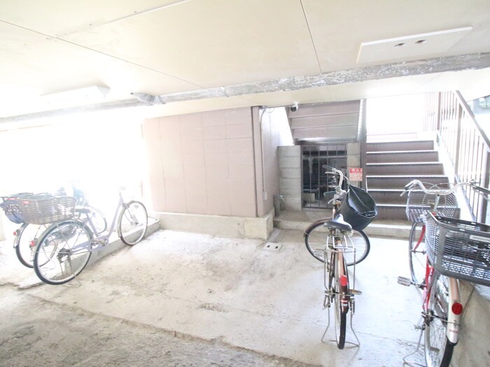 物件外観写真4　(駐輪場)