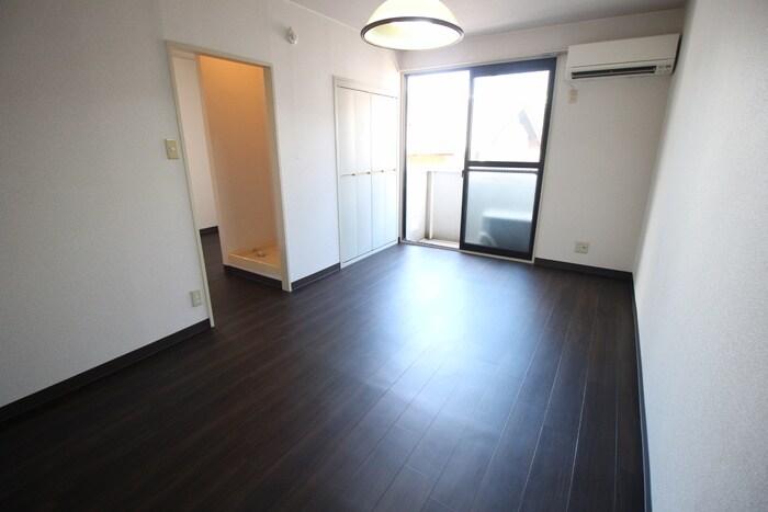 物件内観写真4　(居室)