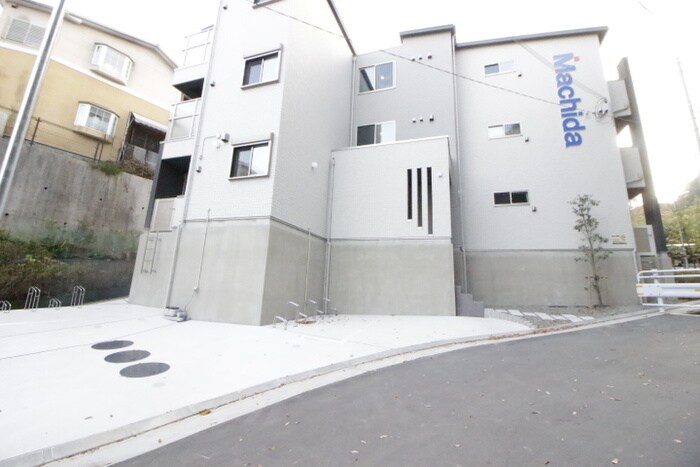 物件外観写真3　(駐車場)