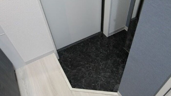 物件内観写真13　(玄関)