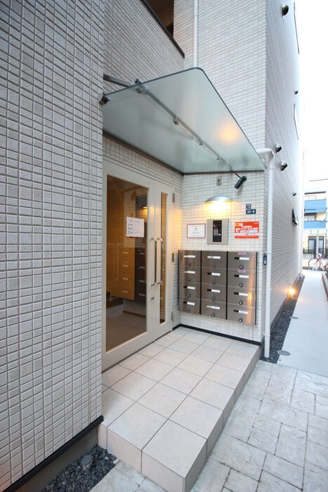 物件外観写真3　(エントランス部分)