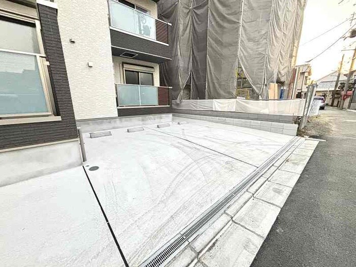 物件外観写真3　(駐車場)