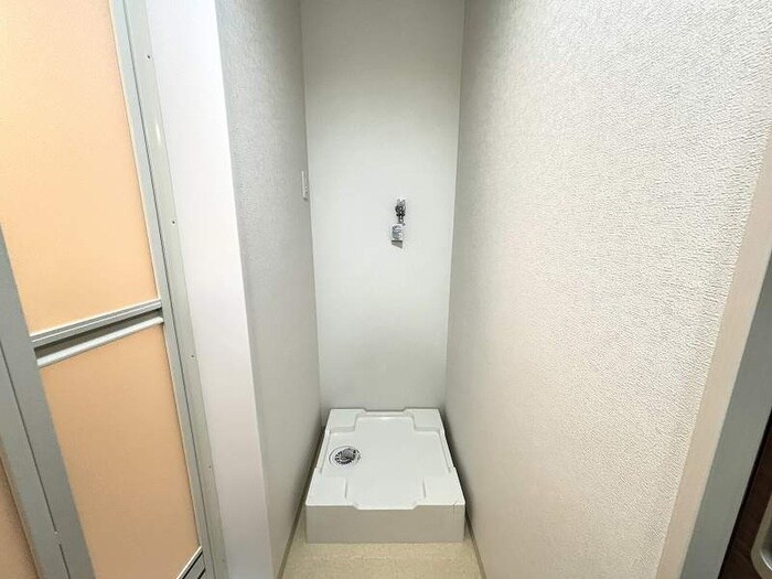 物件内観写真11　(洗濯機置場)