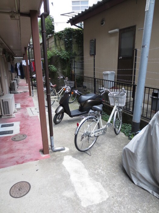 物件外観写真6　(駐輪場)
