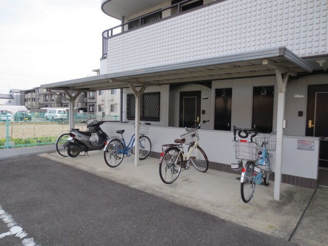 物件外観写真2　(駐輪場)