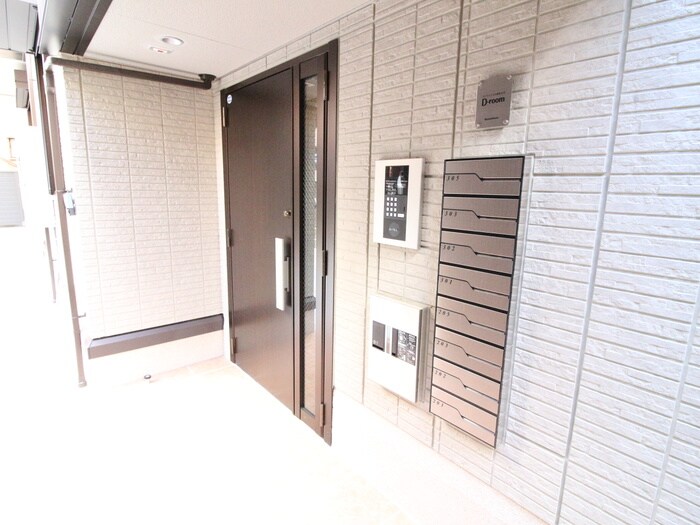物件外観写真2　(エントランス部分)