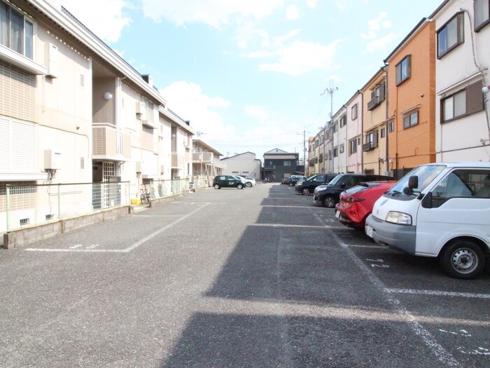 物件外観写真5　(駐車場)