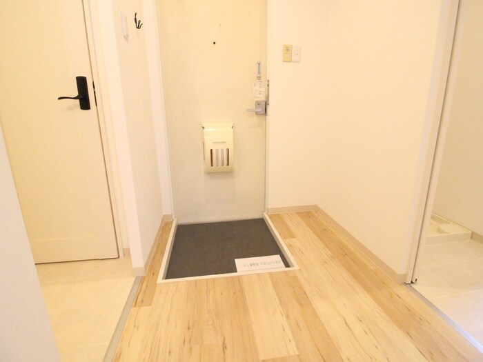 物件内観写真11　(玄関)