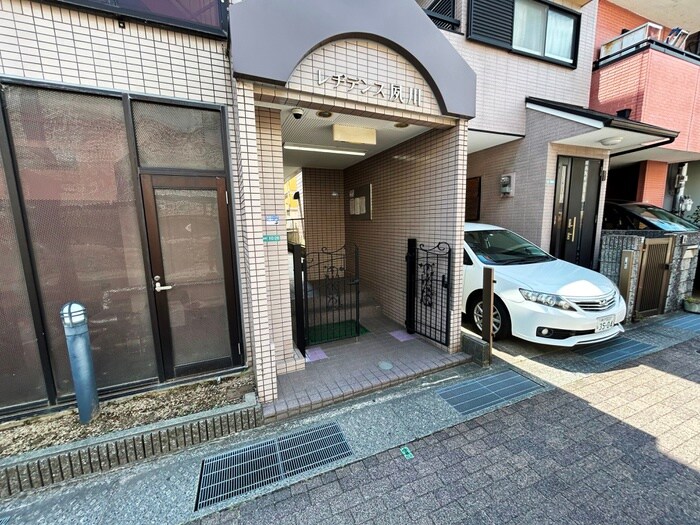 物件外観写真3　(エントランス部分)