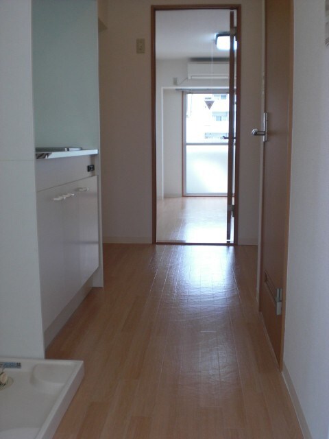 物件内観写真9　(廊下)