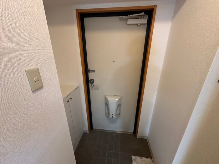 物件内観写真16　(玄関)