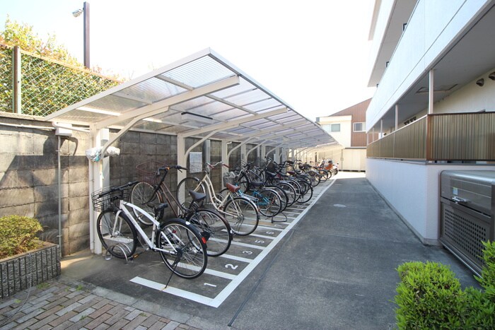 物件外観写真4　(駐輪場)