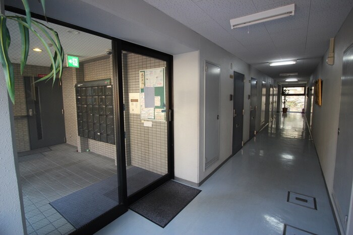 物件外観写真5　(エントランス部分)