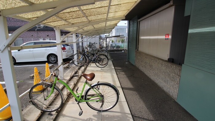 物件外観写真5　(駐輪場)