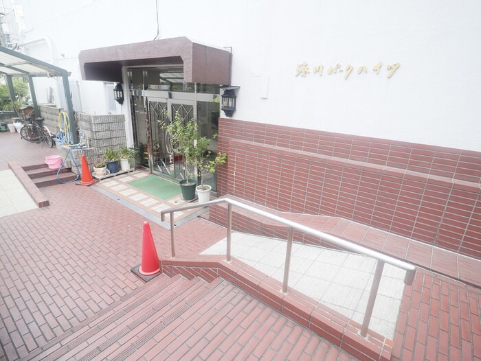 物件外観写真2　(エントランス部分)