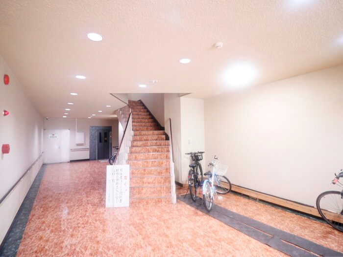 物件外観写真5　(エントランス部分)