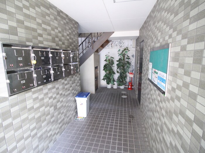 物件外観写真5　(エントランス部分)