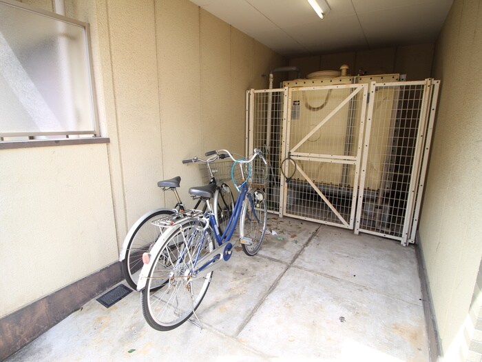 物件外観写真6　(駐輪場)