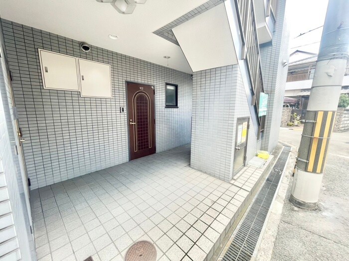物件外観写真5　(エントランス部分)