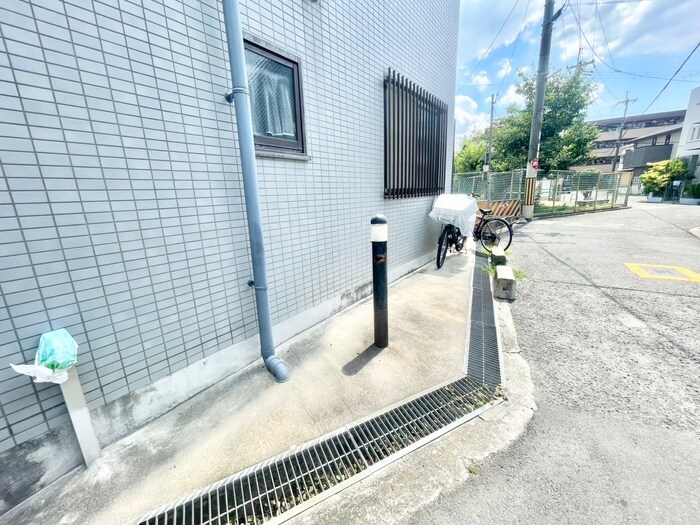 物件外観写真6　(駐輪場)