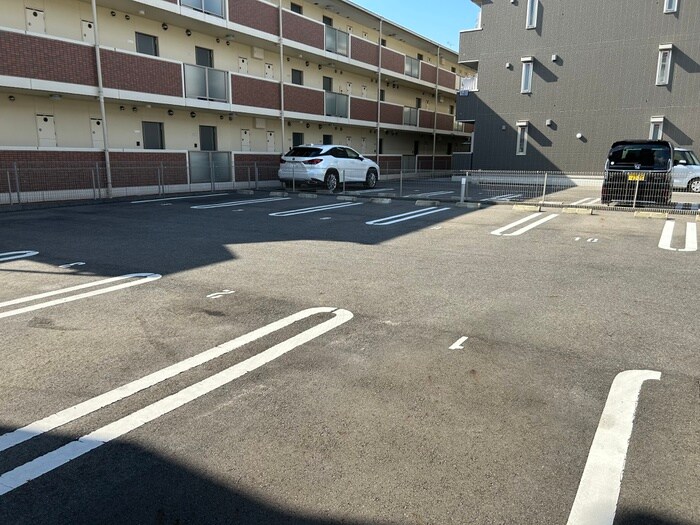物件外観写真2　(駐車場)
