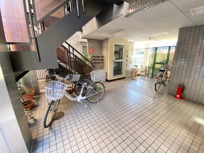 物件外観写真5　(駐輪場)