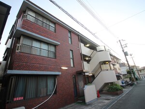 ラ・クルー服部本町外観写真