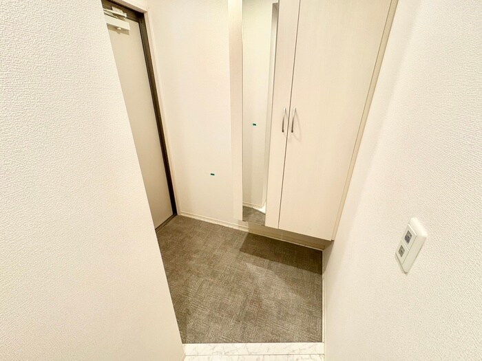 物件内観写真16　(玄関)