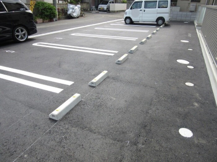 物件外観写真3　(駐車場)