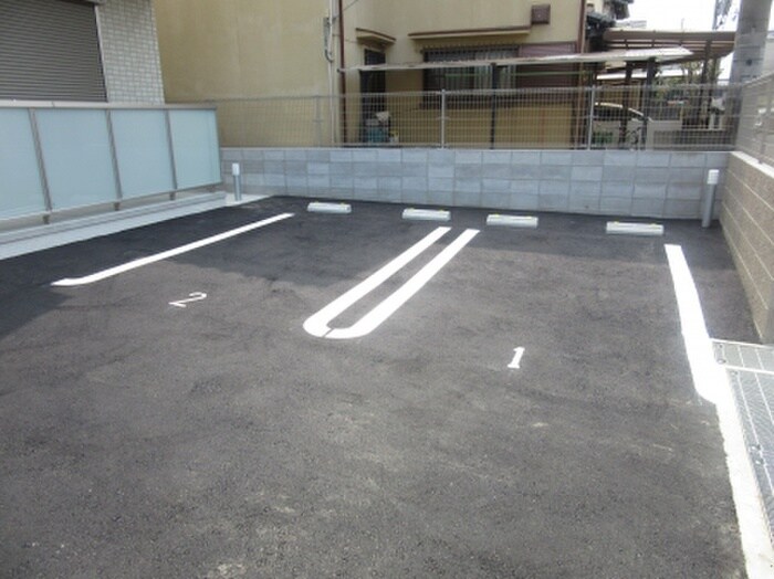 物件外観写真6　(駐車場)