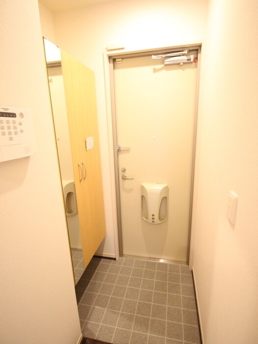 物件内観写真16　(玄関)