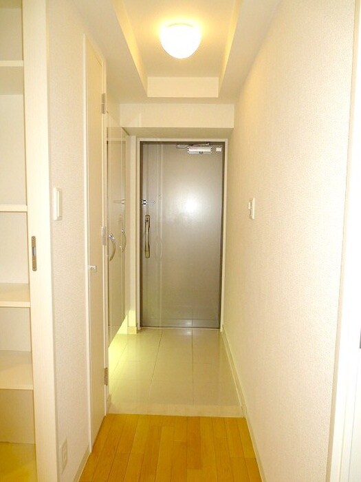 物件内観写真11　(玄関)