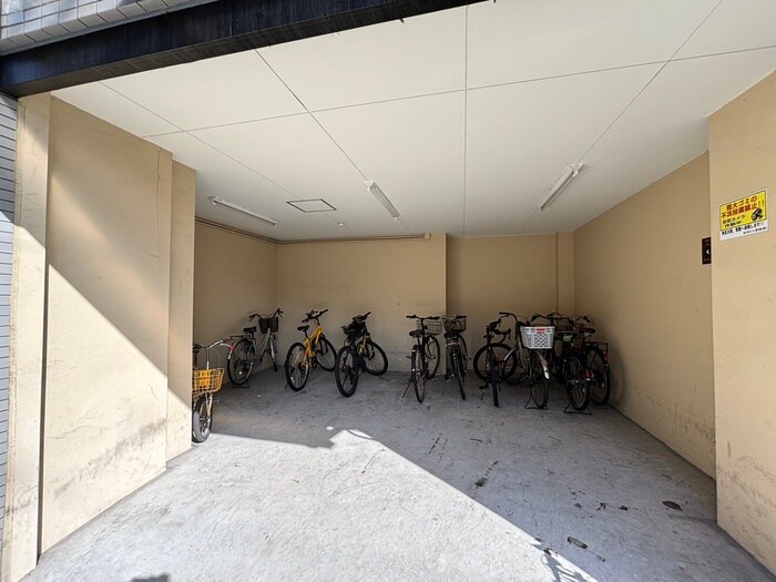 物件外観写真5　(駐輪場)