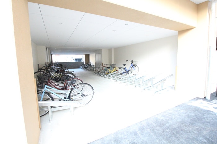 物件外観写真5　(駐輪場)