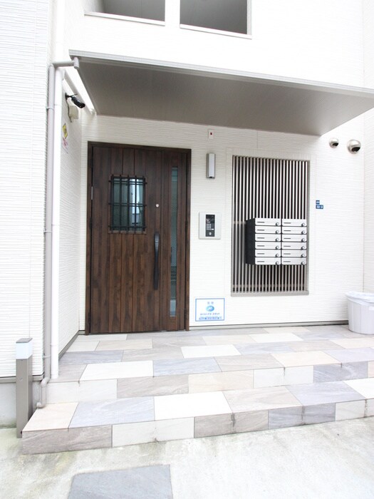 物件外観写真5　(エントランス部分)