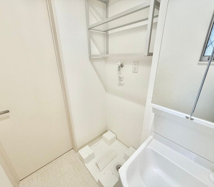 物件内観写真10　(洗濯機置場)