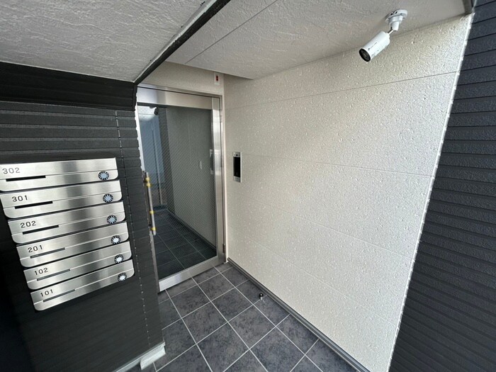 物件外観写真3　(エントランス部分)