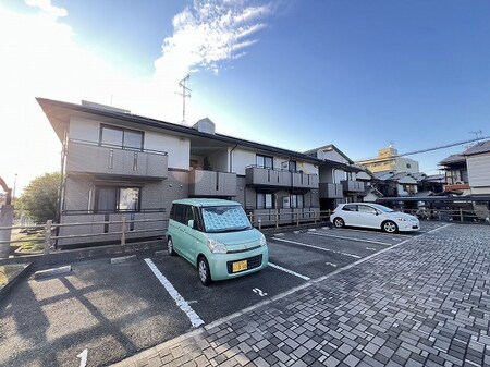 ロイヤルガ－デン津田Ａ棟外観写真