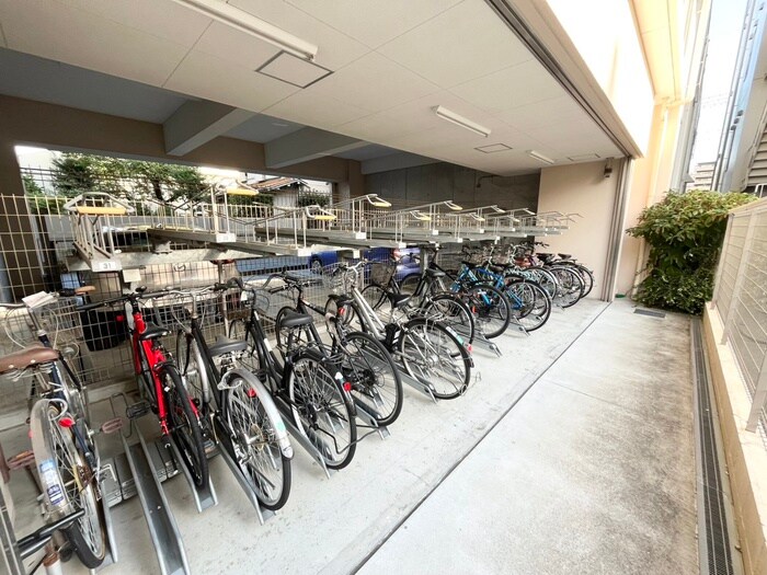物件外観写真3　(駐輪場)