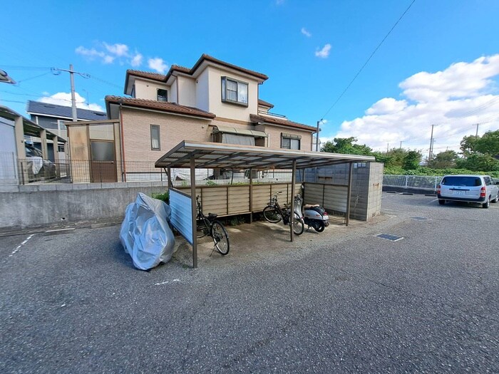 物件外観写真2　(駐輪場)